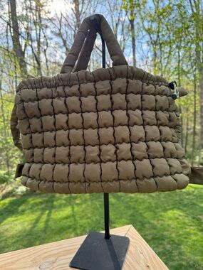 Quilted Puffer Tote Bag in Olive Green